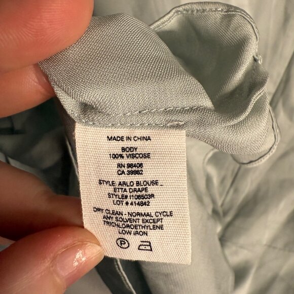 Theory Women's Arlo Long Sleeve Zip Up Back Blouse in Silver Ice - Size S - Picture 5 of 5